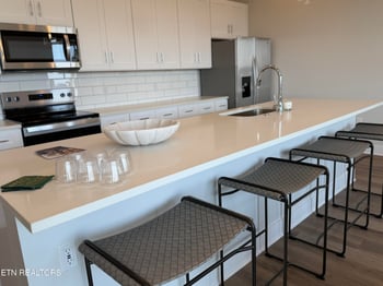 327 W Summit Hill Dr #706, Knoxville, TN 37902