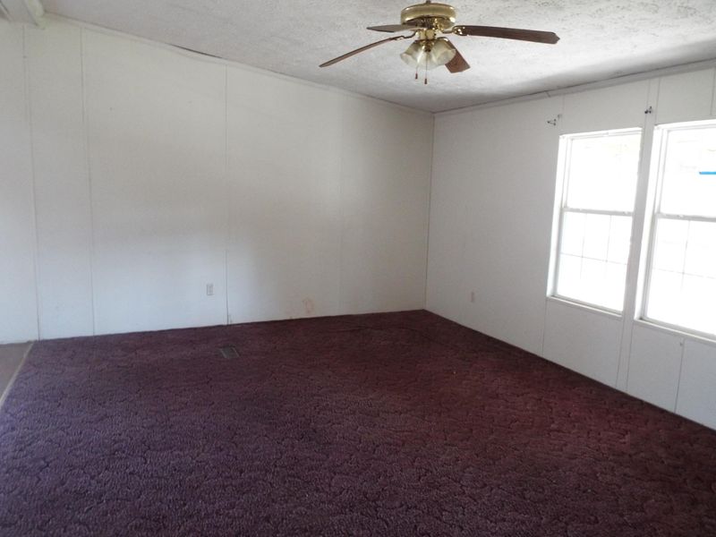 327 Walnut Ln, Oneida, TN 37841