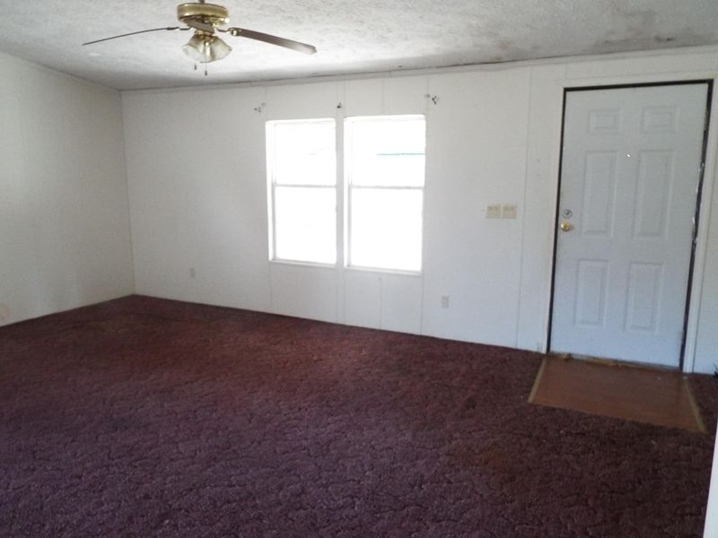 327 Walnut Ln, Oneida, TN 37841