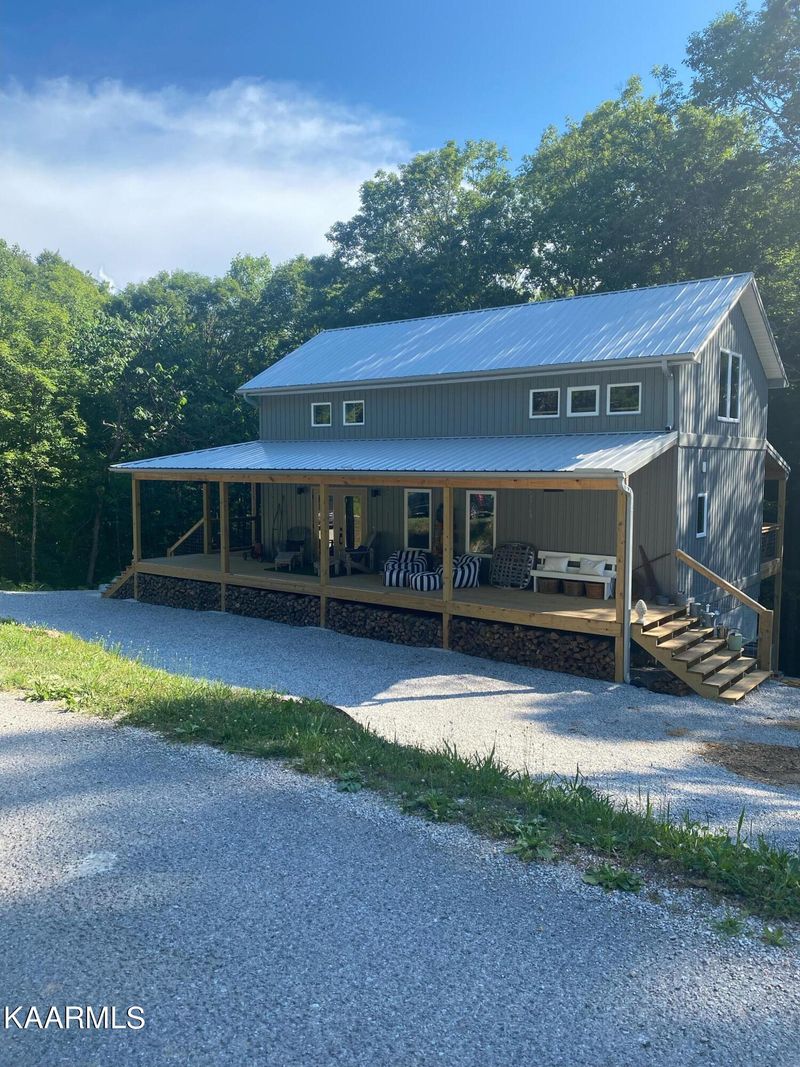 327 Whitaker Hollow Rd, Rocky Top, TN 37769