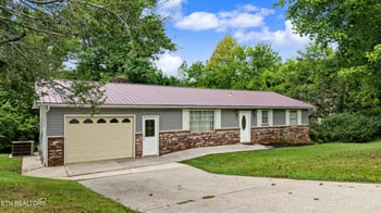 3272 High View Dr, Louisville, TN 37777