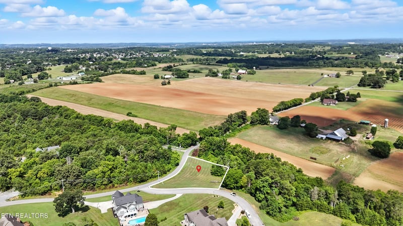 3274 Whittenburg Dr, Maryville, TN 37804