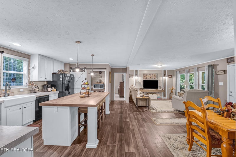 3279 Sims Rd, Sevierville, TN 37876