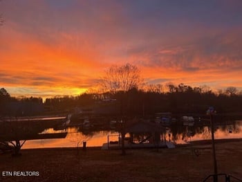 328 Lakeside Dr, Friendsville, TN 37737