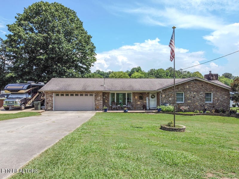 328 Lakeside Dr, Friendsville, TN 37737