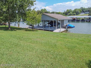 328 Lakeside Dr, Friendsville, TN 37737