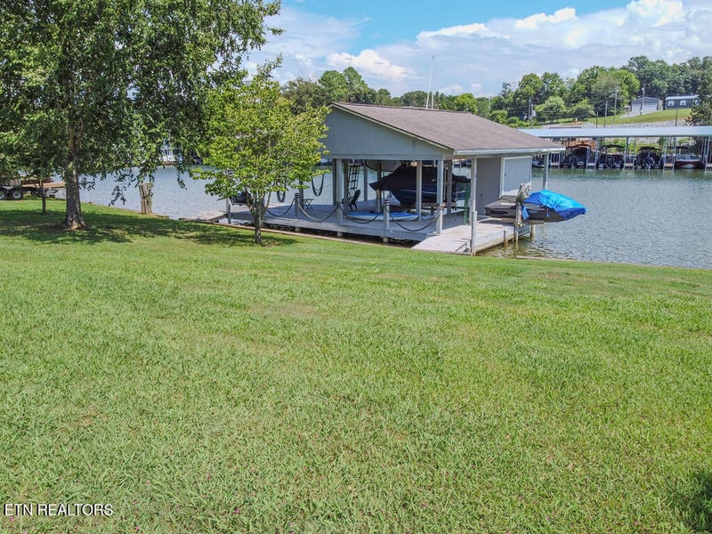 328 Lakeside Dr, Friendsville, TN 37737