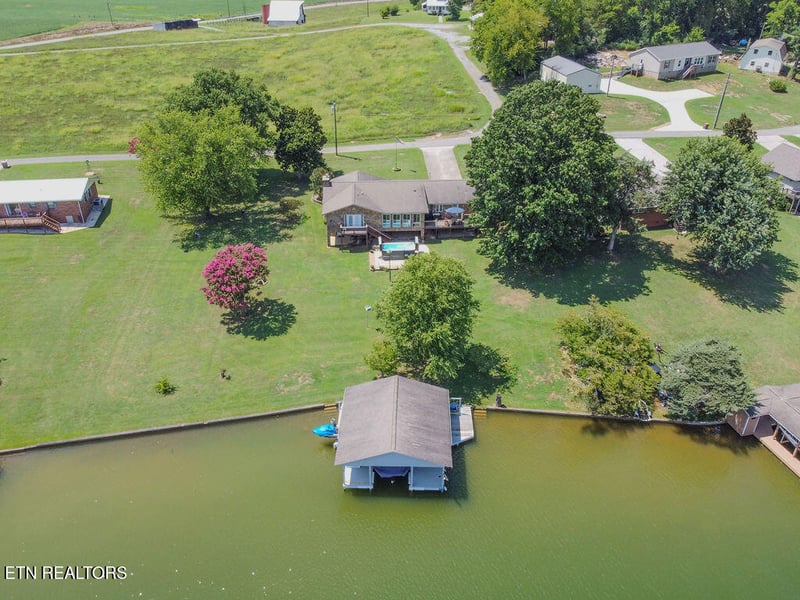 328 Lakeside Dr, Friendsville, TN 37737