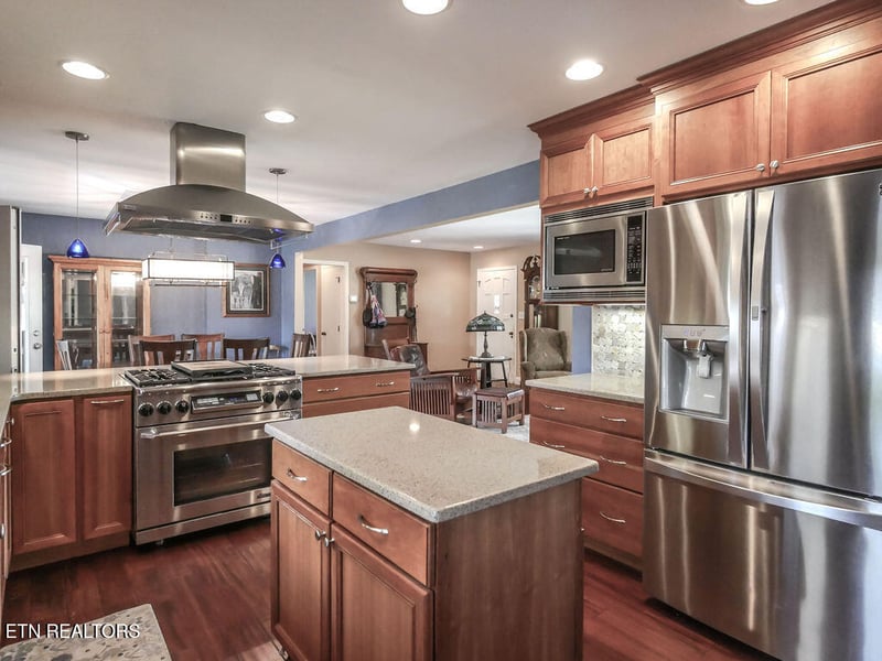 328 Lakeside Dr, Friendsville, TN 37737