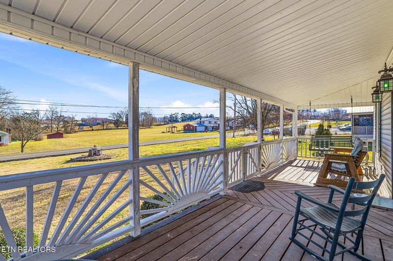 328 Mount Paran Rd, Jacksboro, TN 37757