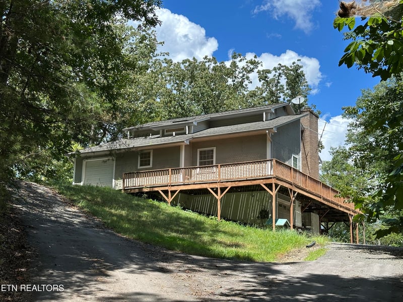 328 N Dark Hollow Rd, Andersonville, TN 37705