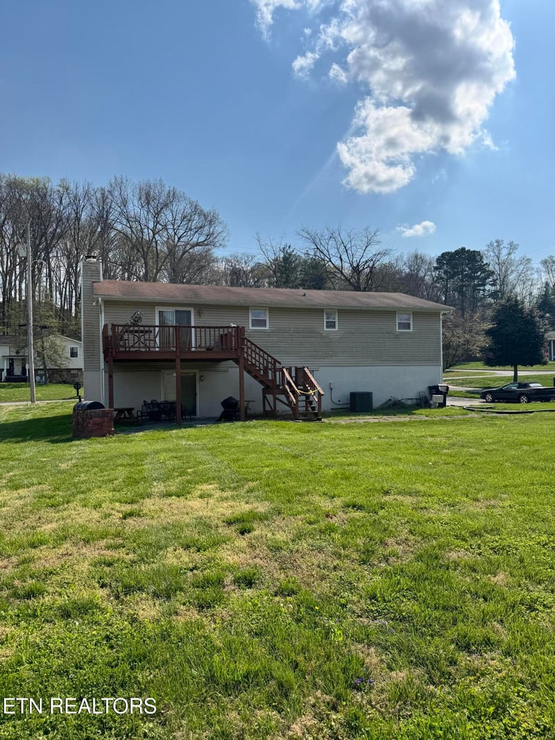 328 Wardley Rd, Knoxville, TN 37934