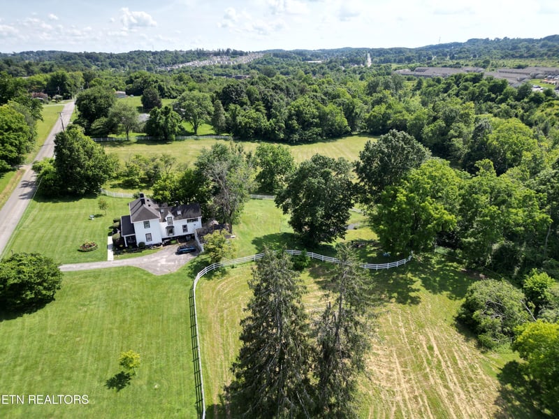 3287 W Town Creek Rd, Lenoir City, TN 37771