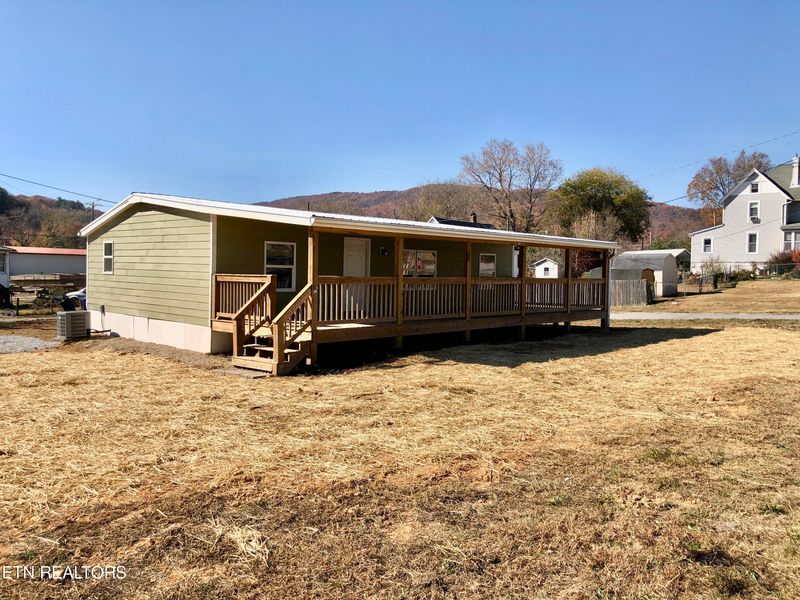 329 Byrd Ave, Harriman, TN 37748