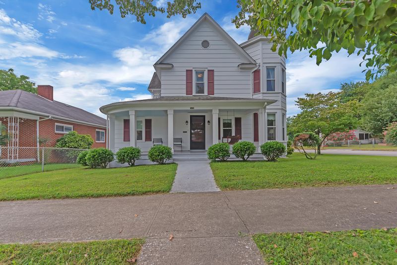 329 Carter Ave, Harriman, TN 37748