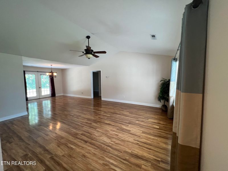329 Cheestana Way, Loudon, TN 37774