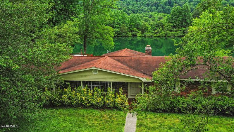 329 Gibbs Ferry Rd, Clinton, TN 37716