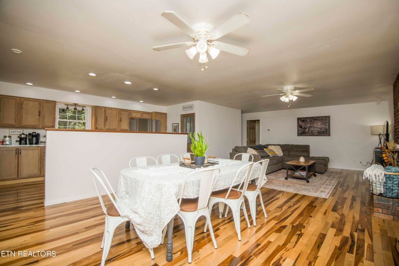 329 Hidden Valley Rd, Clinton, TN 37716