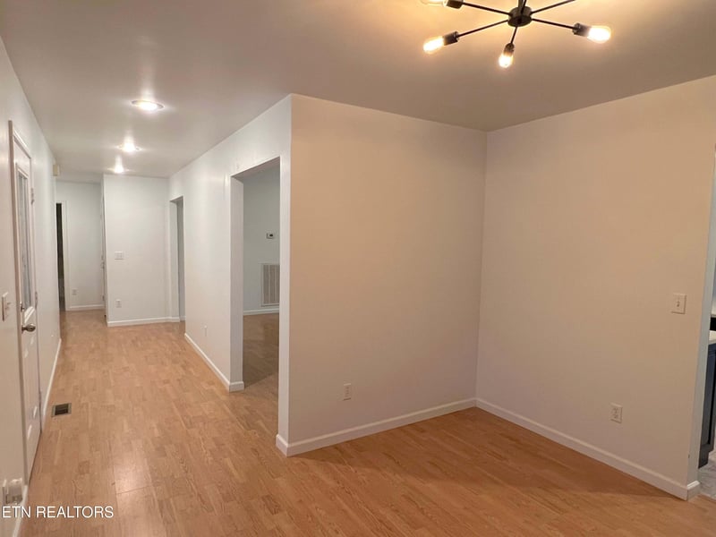 329 Hilltop Dr, Crossville, TN 38555