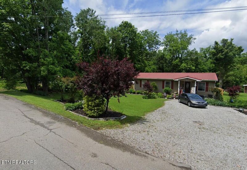 329 N Douglas Ave, Rockwood, TN 37854