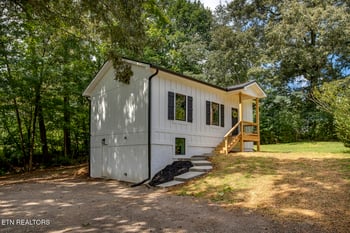 329 Old Emory Rd, Clinton, TN 37716