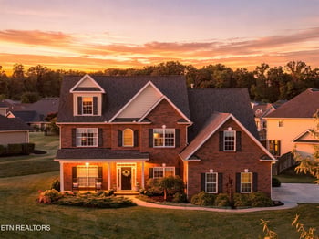 329 Silver Leaf Dr, Lenoir City, TN 37772
