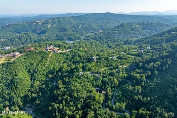329 Silverbell Ln, Gatlinburg, TN 37738