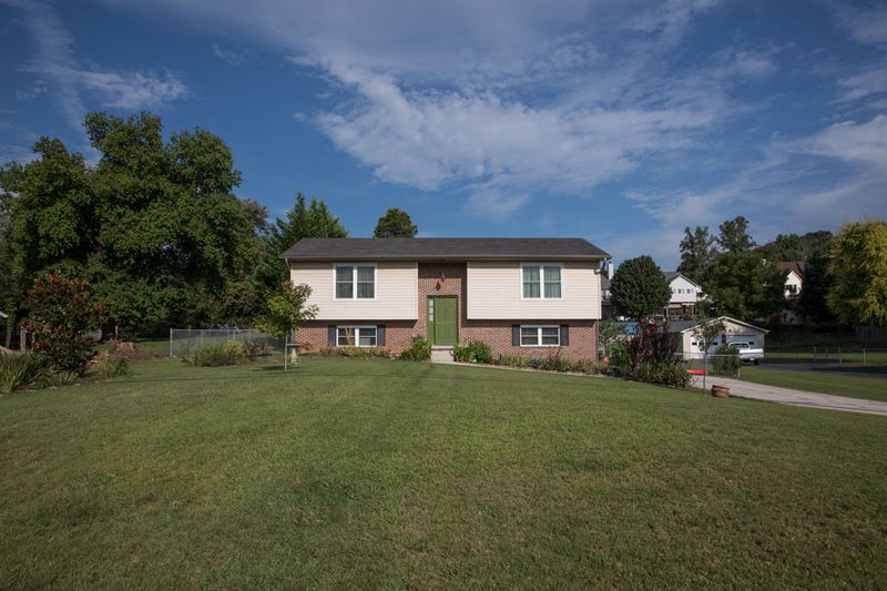 329 Sunrise Dr, Kingston, TN 37763