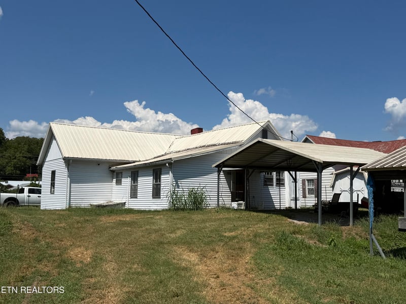 329 Willow Ln, Rocky Top, TN 37769