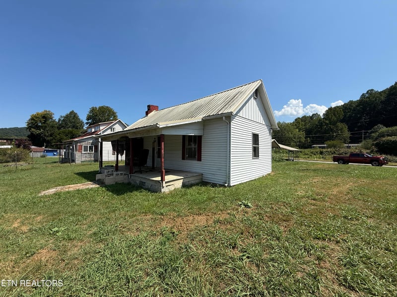 329 Willow Ln, Rocky Top, TN 37769