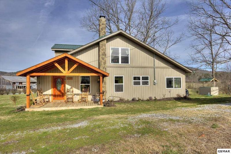 3291 Line Springs Rd, Sevierville, TN 37862