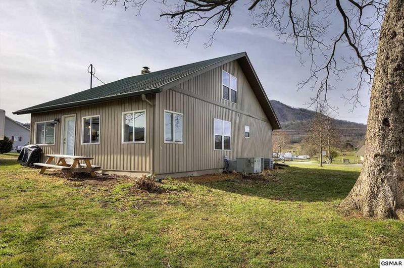 3291 Line Springs Rd, Sevierville, TN 37862