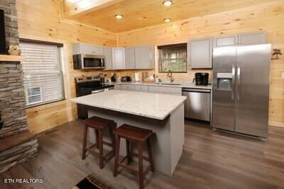 3292 Pine Peak Way, Sevierville, TN 37862