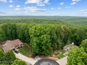 33 Camden Ct, Crossville, TN 38558