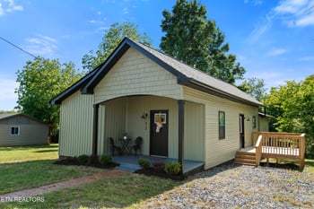 33 Melrose Ave, Englewood, TN 37329