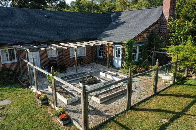 33 W Circle Rd, Norris, TN 37828