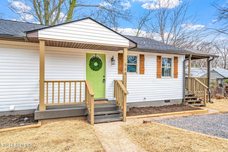 330 East Dr, Oak Ridge, TN 37830