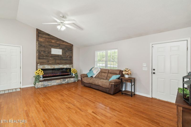 330 Howard Rd, Loudon, TN 37774
