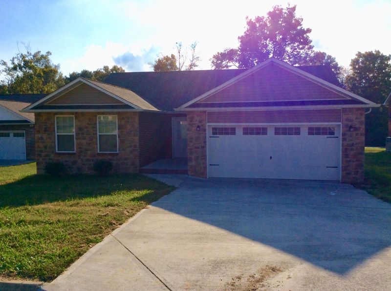 330 Joshua Landing Ct, Seymour, TN 37865