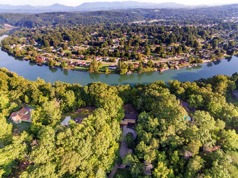 330 Ridgewood Dr, Clinton, TN 37716