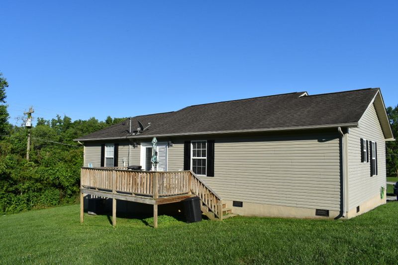 330 Shady Ln, Oneida, TN 37841