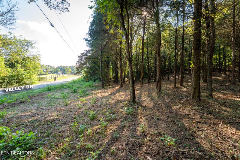 330 Valley Dr, Loudon, TN 37774