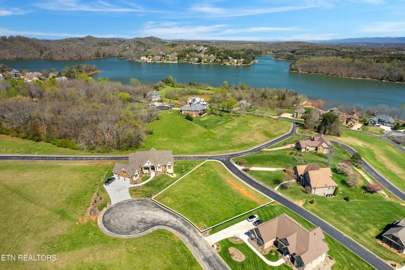 330 Watercrest Dr, Vonore, TN 37885