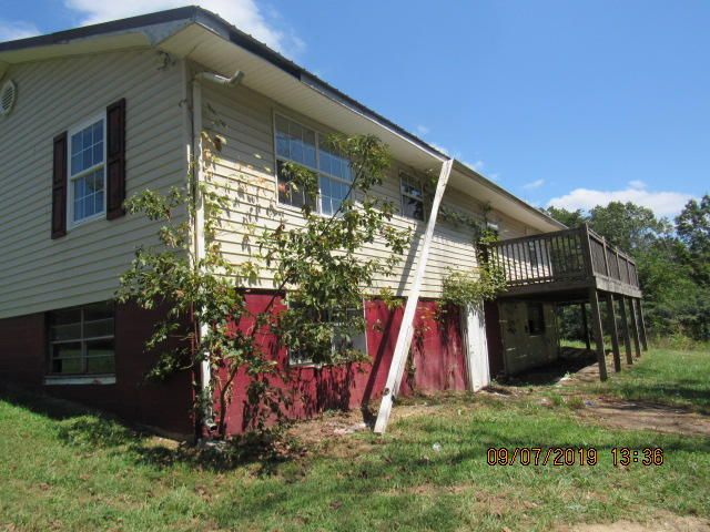 3300 Pinecrest Rd, Jacksboro, TN 37757