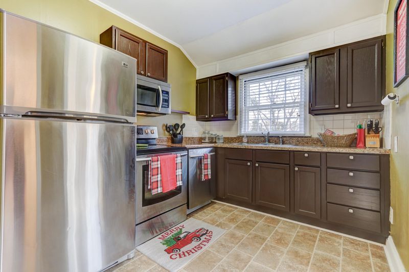 3300 Powers St, Knoxville, TN 37917