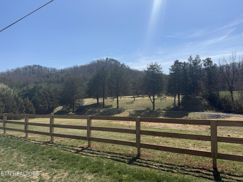 3300 Raccoon Valley Rd, Powell, TN 37849