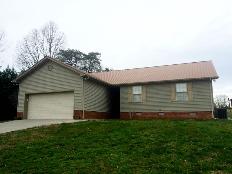3301 Howell Rd, Mascot, TN 37806