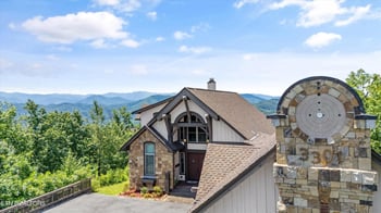 3301 Summit Trails Dr, Sevierville, TN 37862