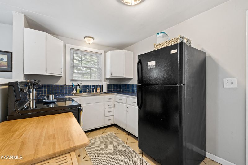 3303 Gary Rd, Knoxville, TN 37917