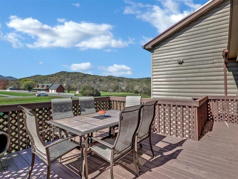 3304 Robeson Rd, Sevierville, TN 37862